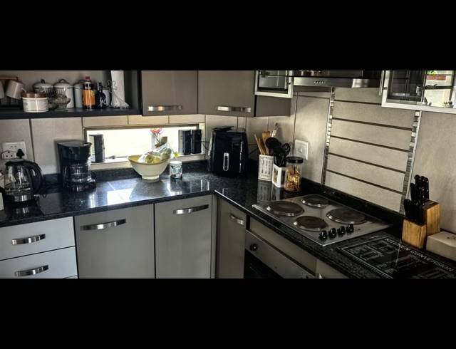 3 BEDROOM FREEHOLD FOR SALE IN WATERVAL EAST